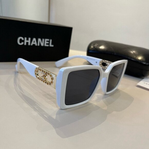 CHANEL Women\'s White Square Sunglasses main image 7